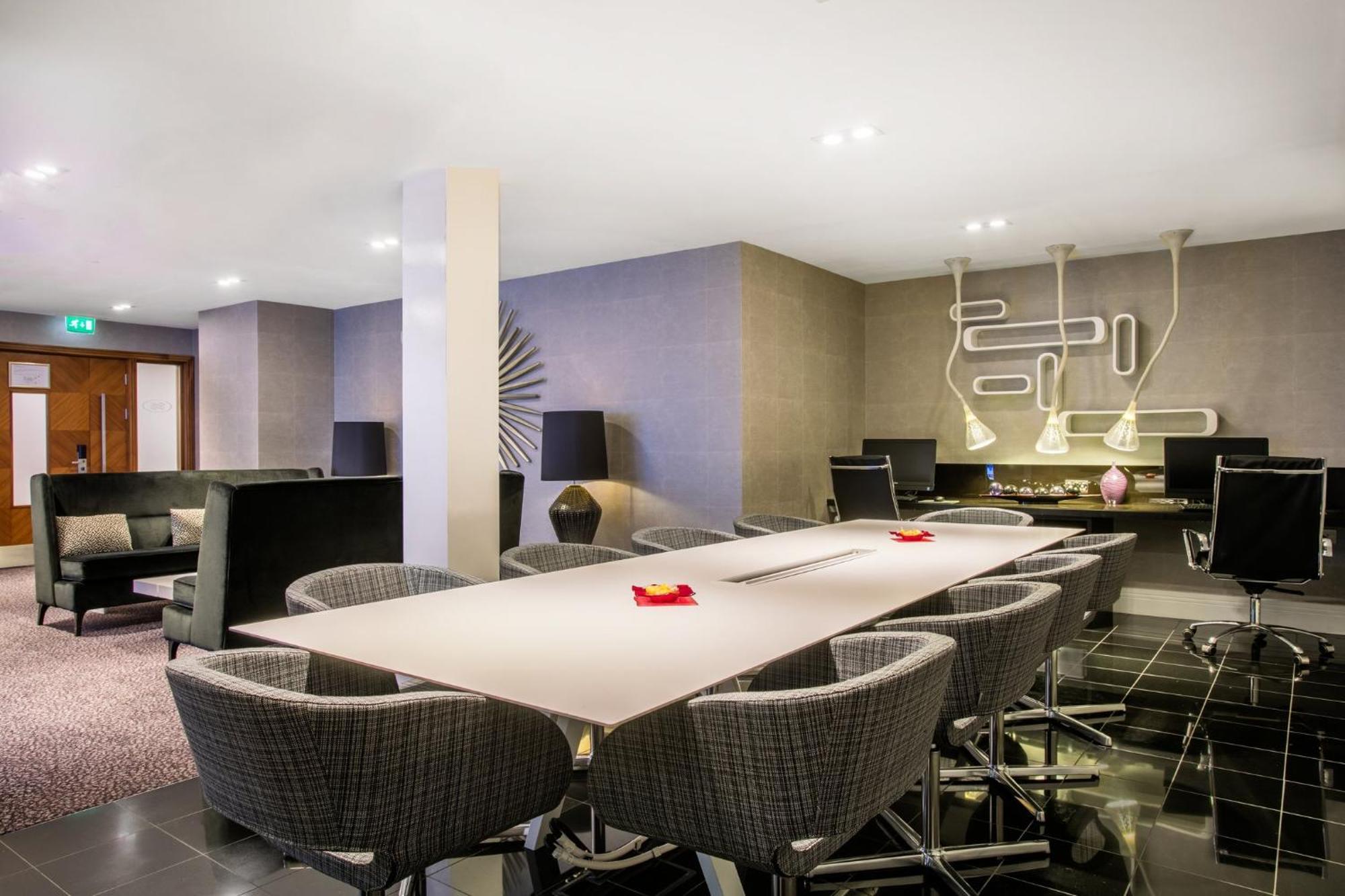 Crowne Plaza London Ealing By Ihg Hotel Kültér fotó
